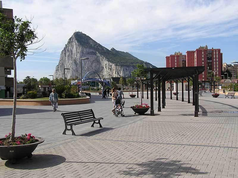 Practico Apartamento A 5 Min Andando De Gibraltar Y El Centro, Frente Al Mar La Línea de la Concepción المظهر الخارجي الصورة