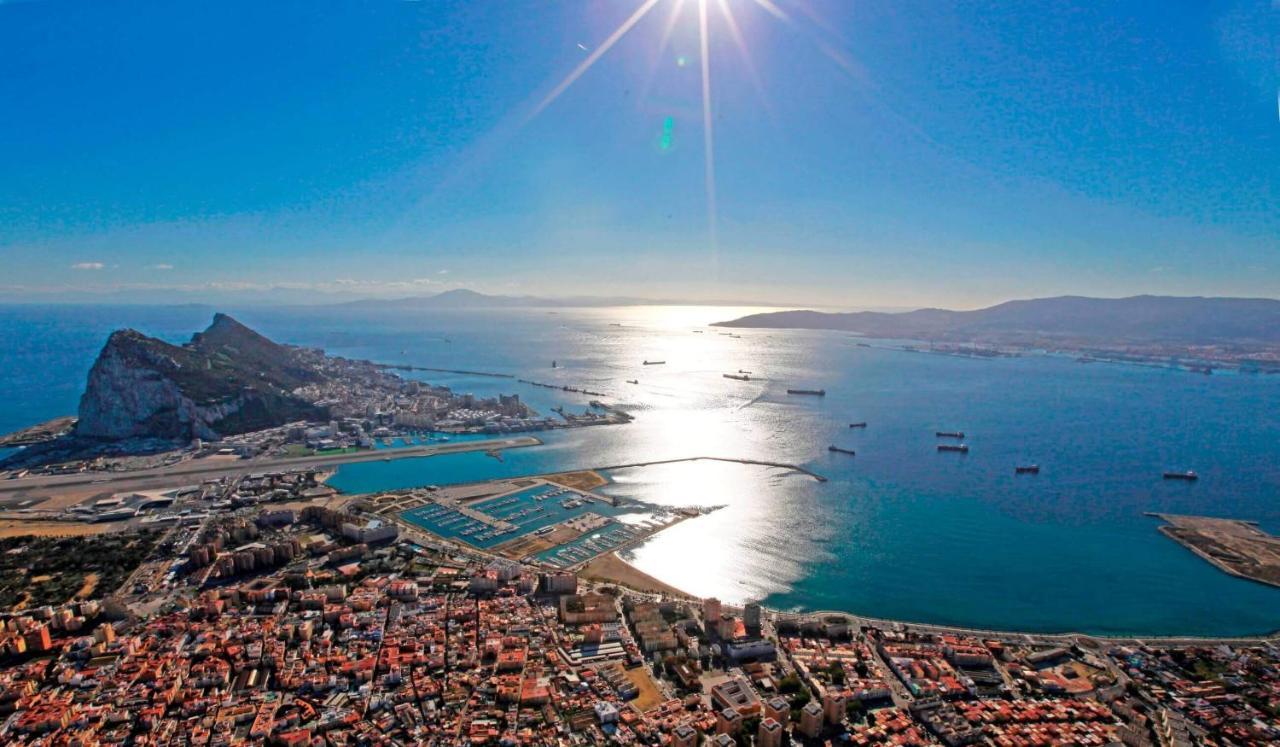 Practico Apartamento A 5 Min Andando De Gibraltar Y El Centro, Frente Al Mar La Línea de la Concepción المظهر الخارجي الصورة